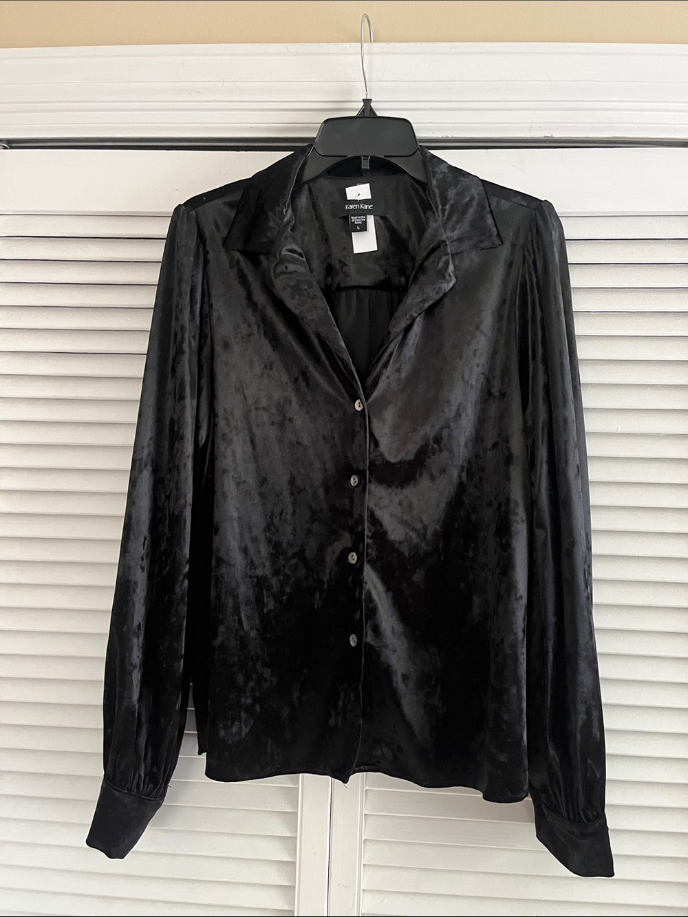 NWT Karen Kane Black velvet Button-Front Blouse